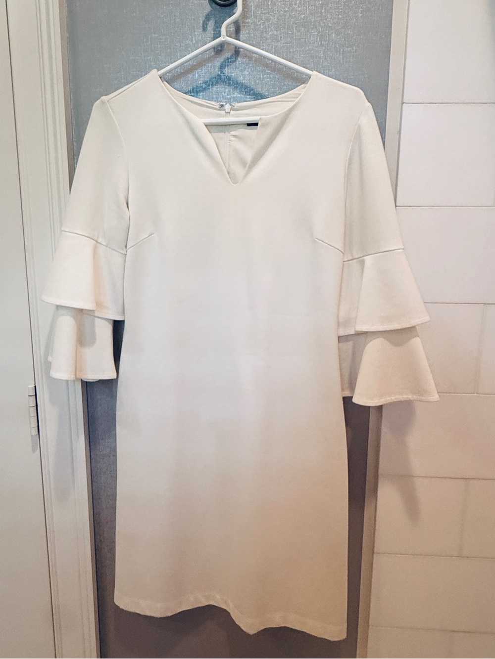 J. McLaughlin “Letty” Dress in Ivory XS Bell-Sleeve Sheath